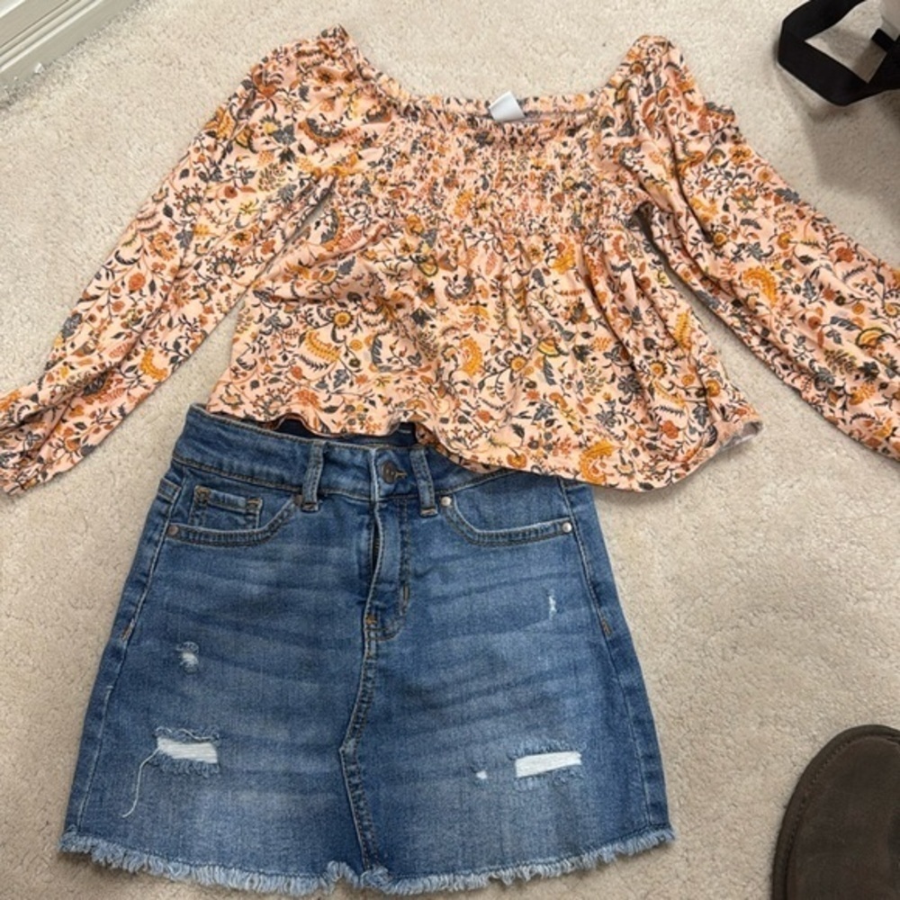 Girls size 6/6x skirt size small top